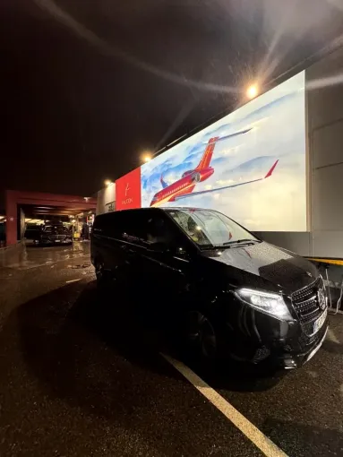 Un jet privé se posera à l’aéroport de Cannes-Mandelieu, Cannes, DS Azur Driver